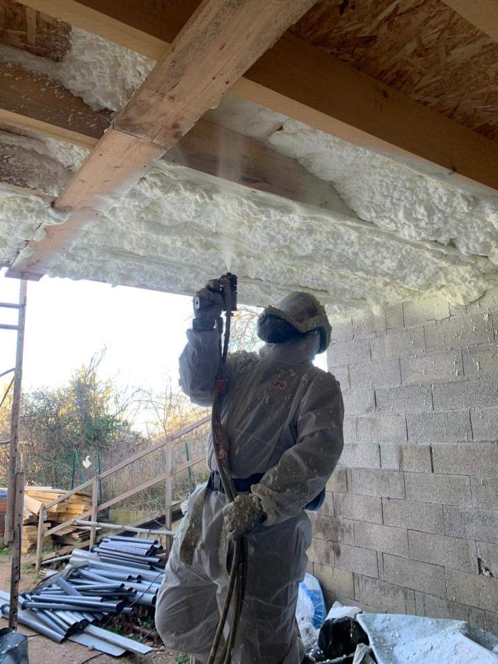 Protégez votre habitation par une isolation de toiture efficace.